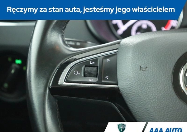 Skoda Octavia cena 63000 przebieg: 140963, rok produkcji 2018 z Radziejów małe 211